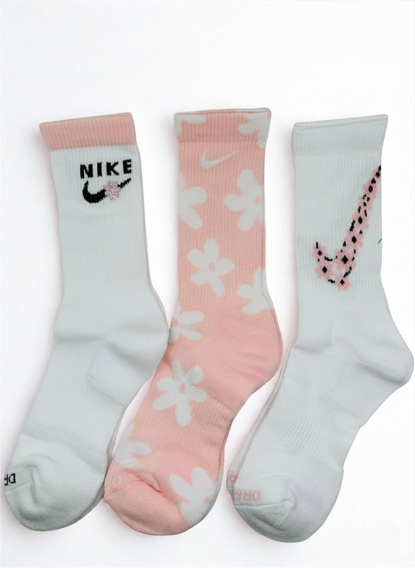 3 Pairs NWOT NIKE Floral Style Cotton Crew Socks Dri-Fit Size MEDIUM