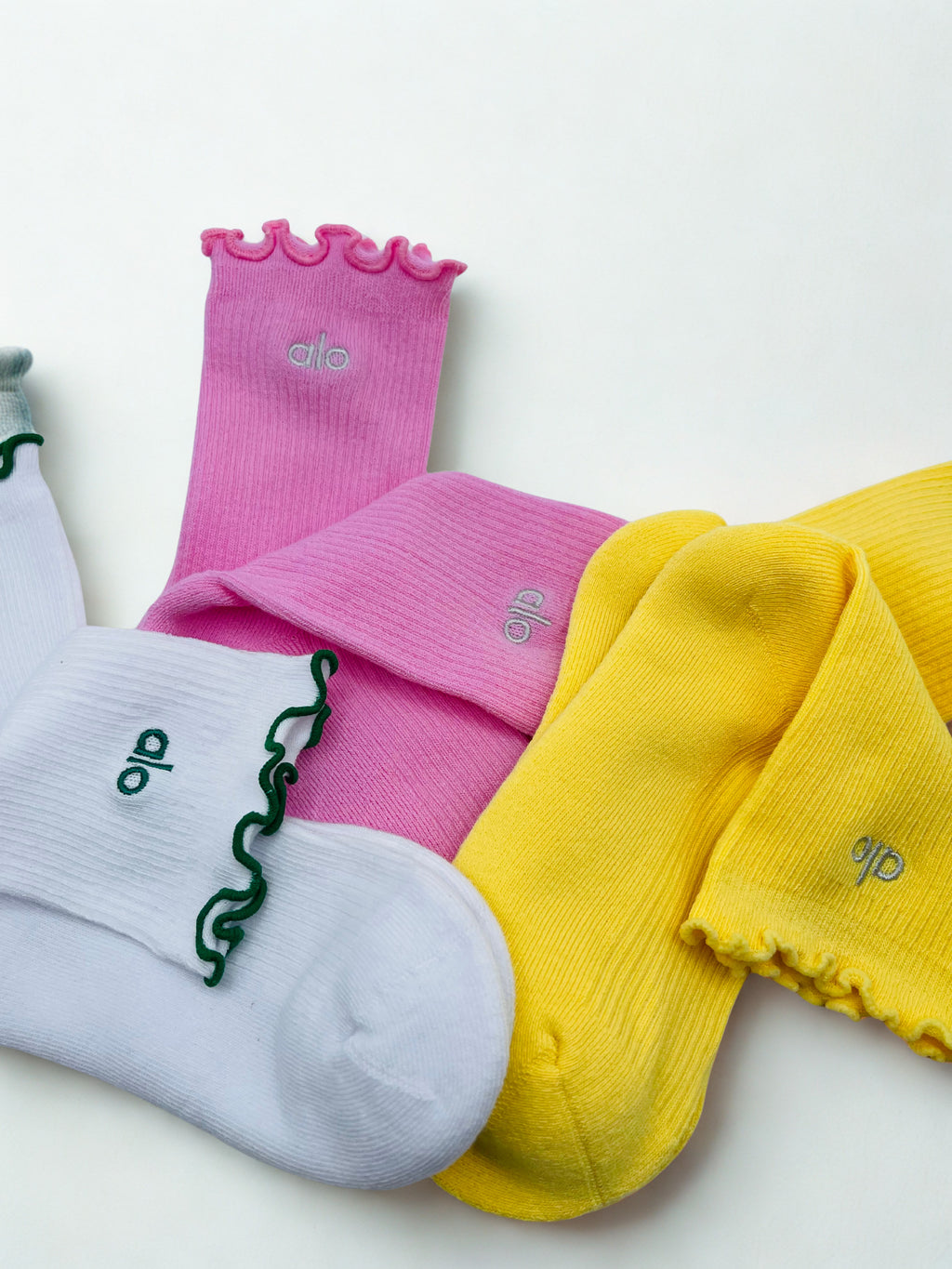 3 Pairs Alo Yoga Women's Lettuce Edge Sock Medium