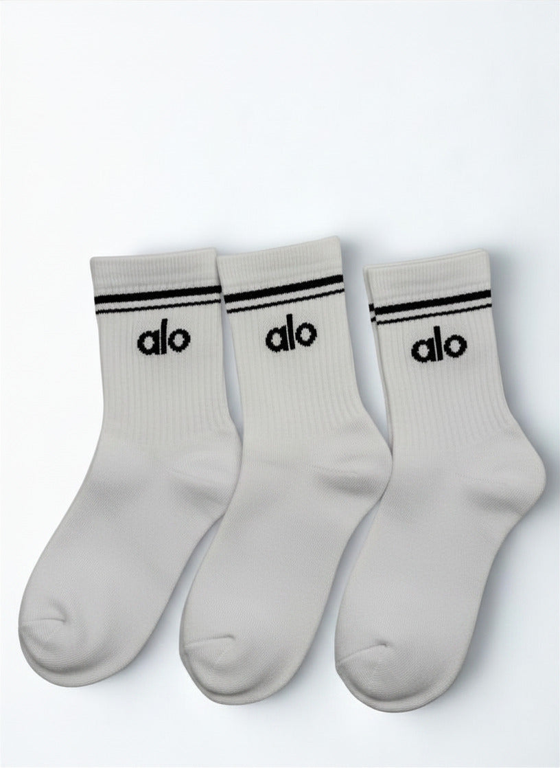 3 Pairs Alo Yoga Unisex Throwback Sock M/L fits sizes 8 – 11 White