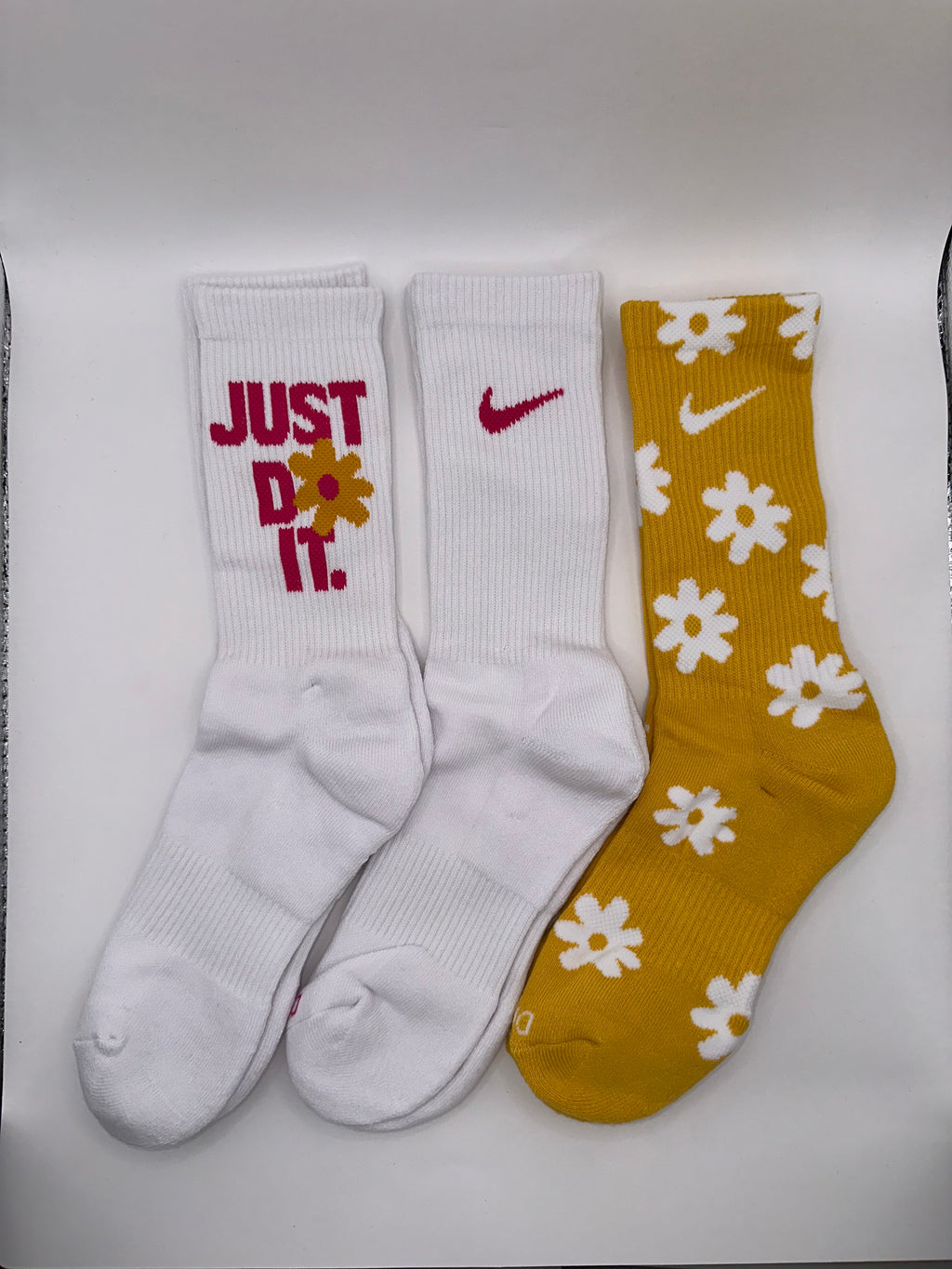 3 Pairs NWOT NIKE Everyday Cotton Crew Socks Dri Fit Size MEDIUM