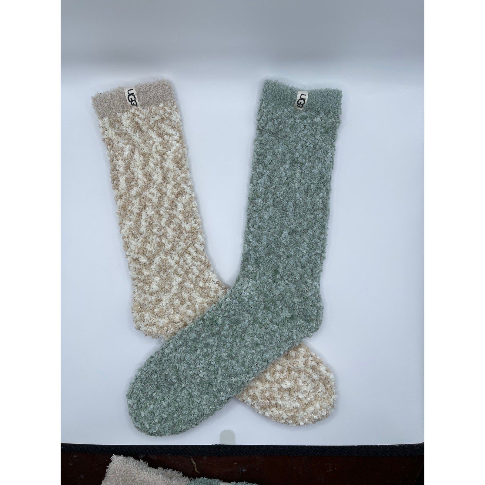 UGGS Fuzzy Cozy Socks One Size 2 Pairs Adult Women Tan & Gray