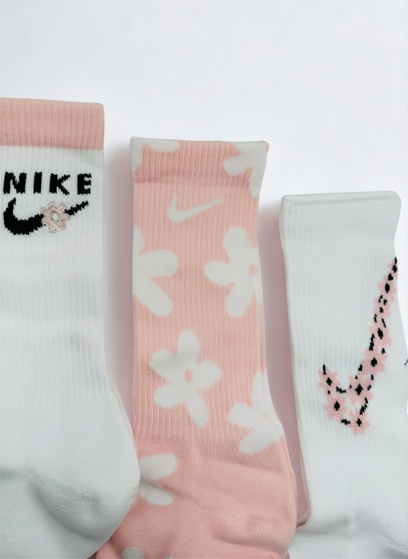 3 Pairs NWOT NIKE Floral Style Cotton Crew Socks Dri-Fit Size MEDIUM