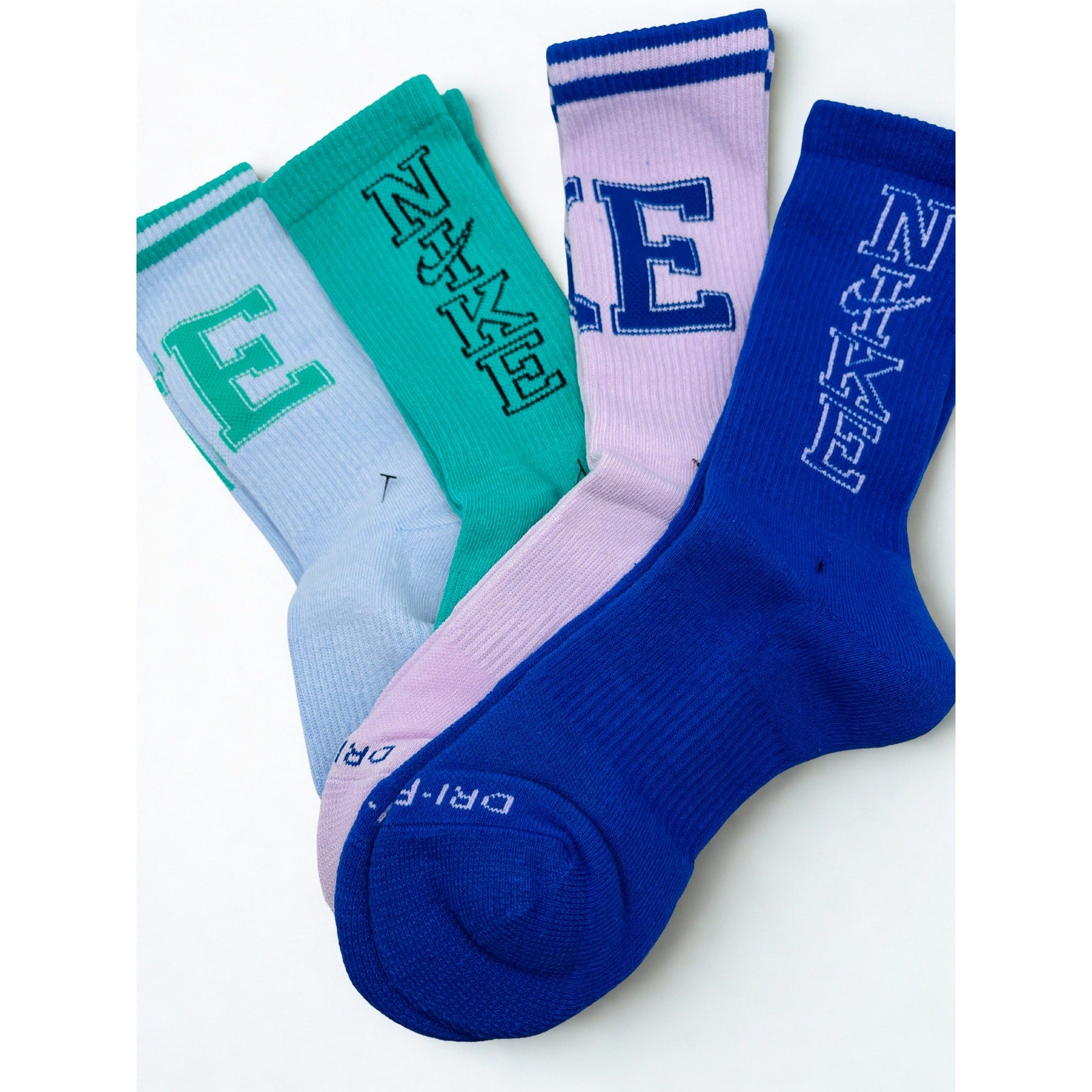 4 Pairs NWOT NIKE Cotton Crew Socks Dri Fit Size Medium