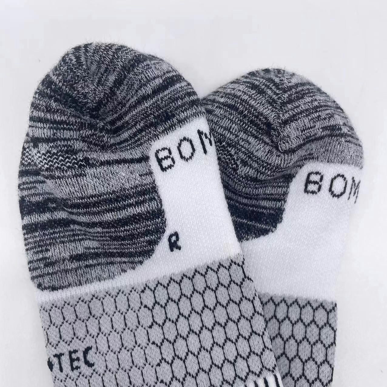 12 Pairs Bombas Performance Hextec Ankle Socks Medium NWOT