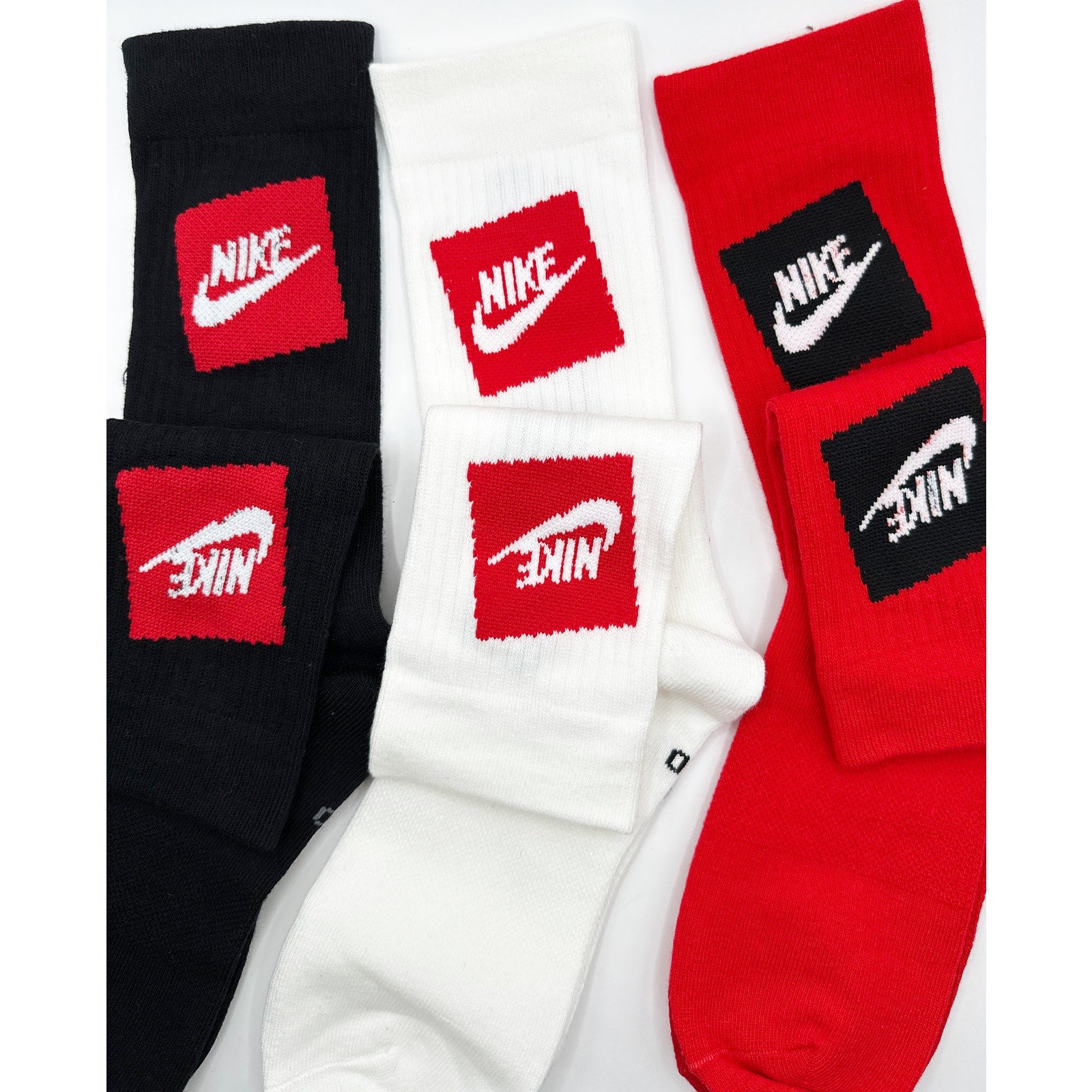 3 Pairs NWOT NIKE Everyday Cotton Crew Socks Dri Fit Size Medium