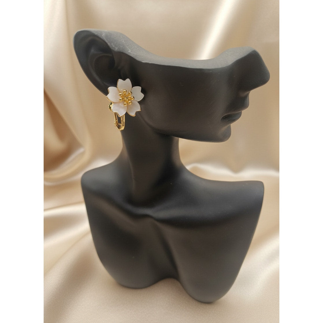 Kate Spade New York flower-shaped stud earrings