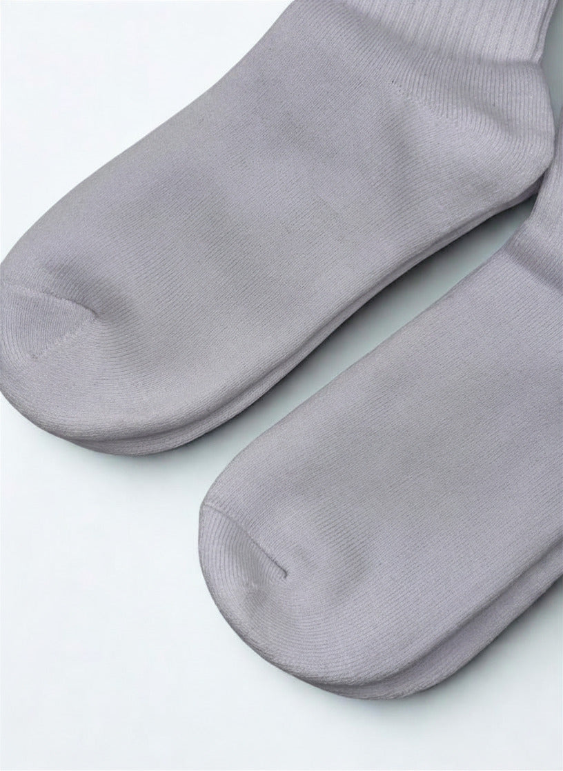 3 Pairs Alo Yoga Unisex Throwback Sock M/L fits sizes 8 – 11 White