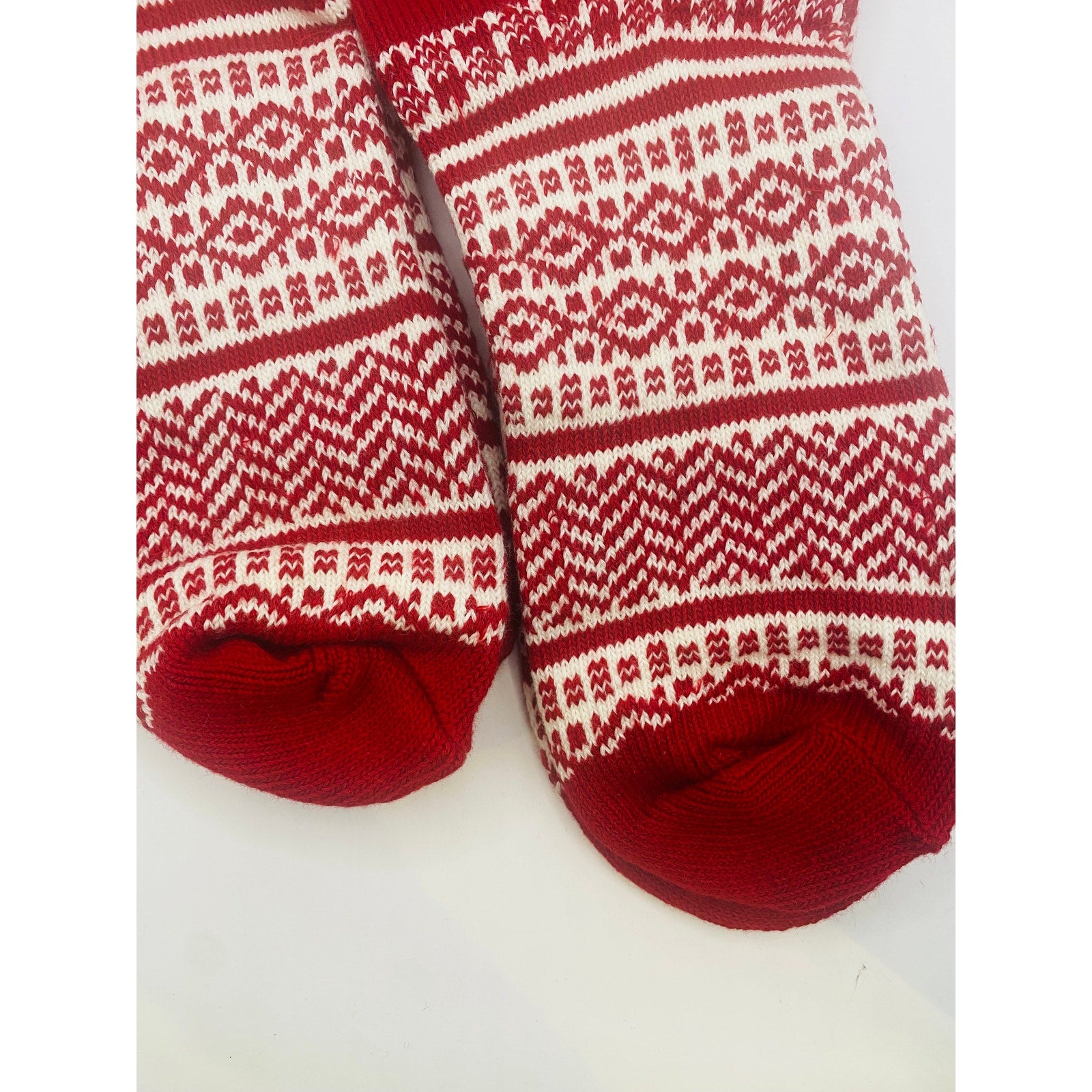 3 PAIR New Balance Holiday Crew socks Off-white and Red Geometric Pattern M/L