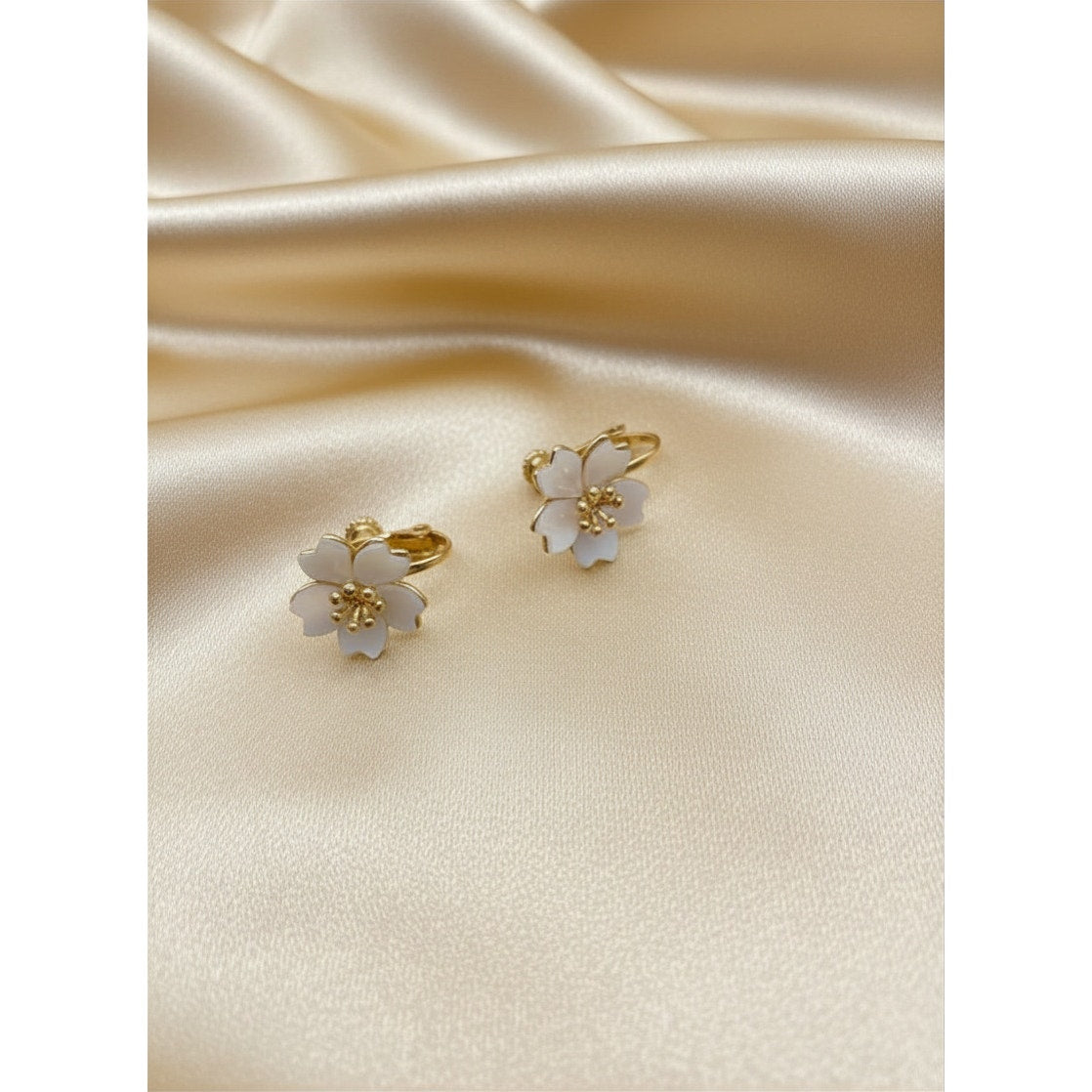 Kate Spade New York flower-shaped stud earrings