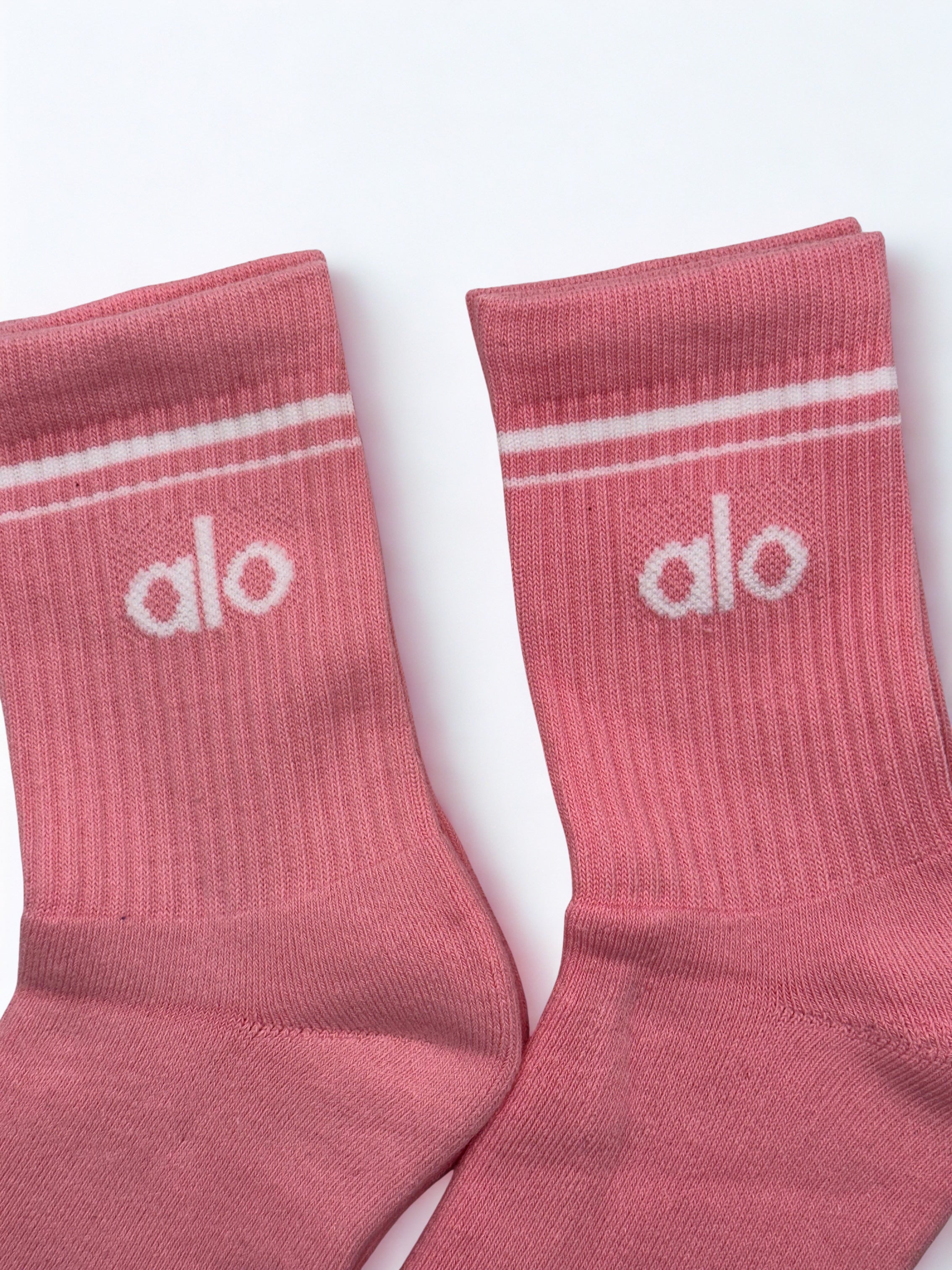 3 Pairs Alo Yoga Unisex Throwback Sock M/L fits sizes 8 – 11 Pink