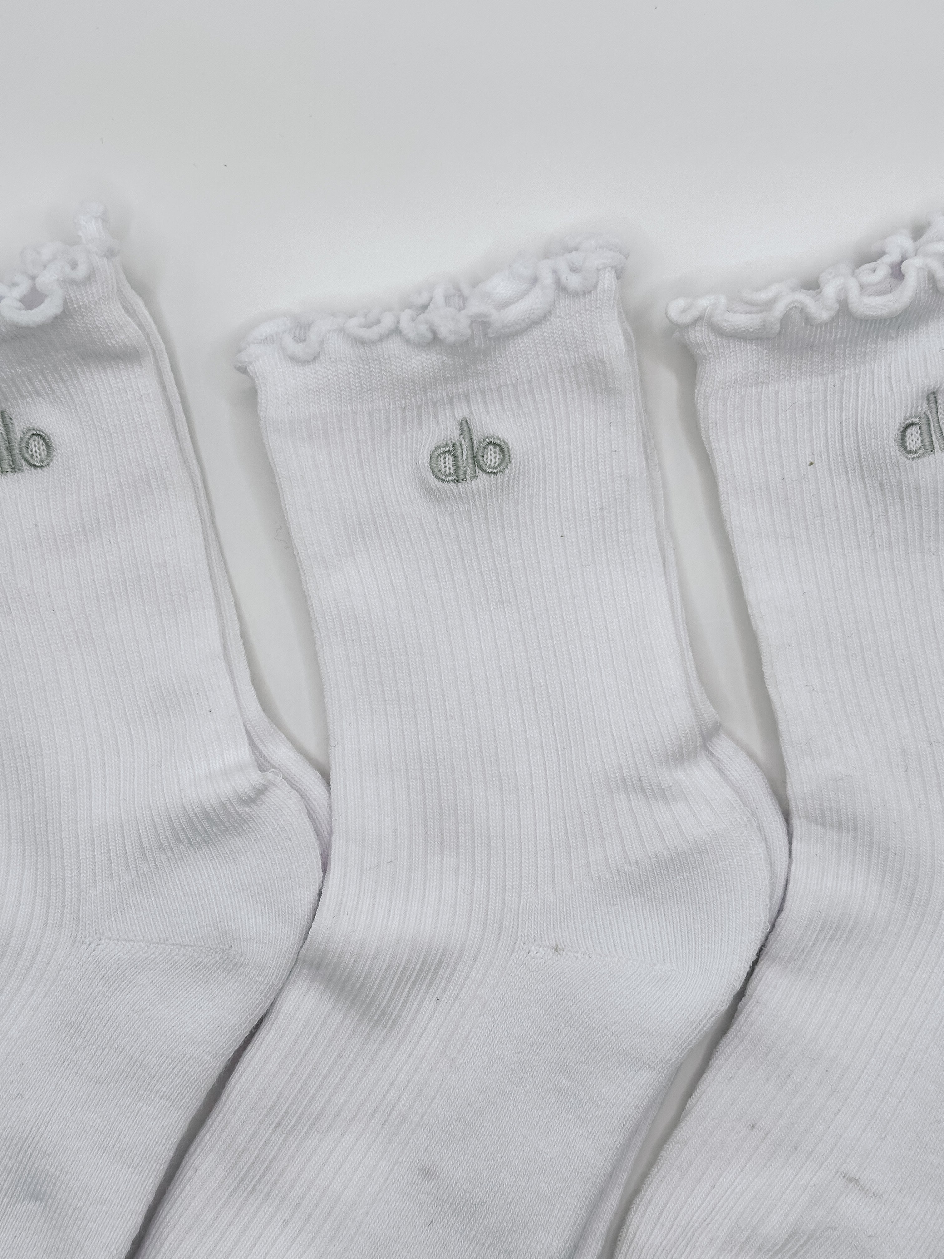 3 Pairs Alo Yoga Women's Lettuce Edge Sock M/L fits sizes 8 – 11 White