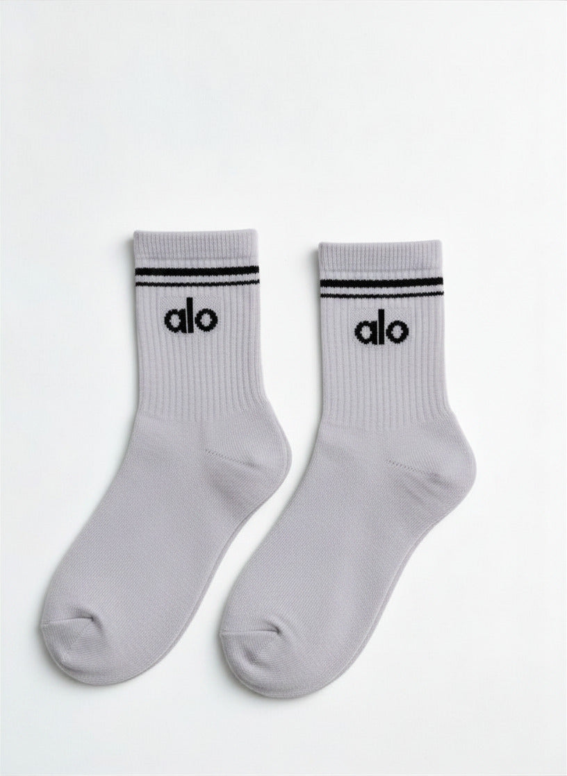 3 Pairs Alo Yoga Unisex Throwback Sock M/L fits sizes 8 – 11 White