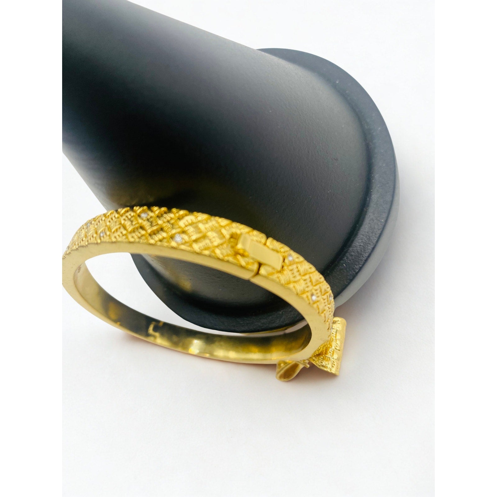 Kate Spade New York Wrapped In A Bow Hinged Bangle