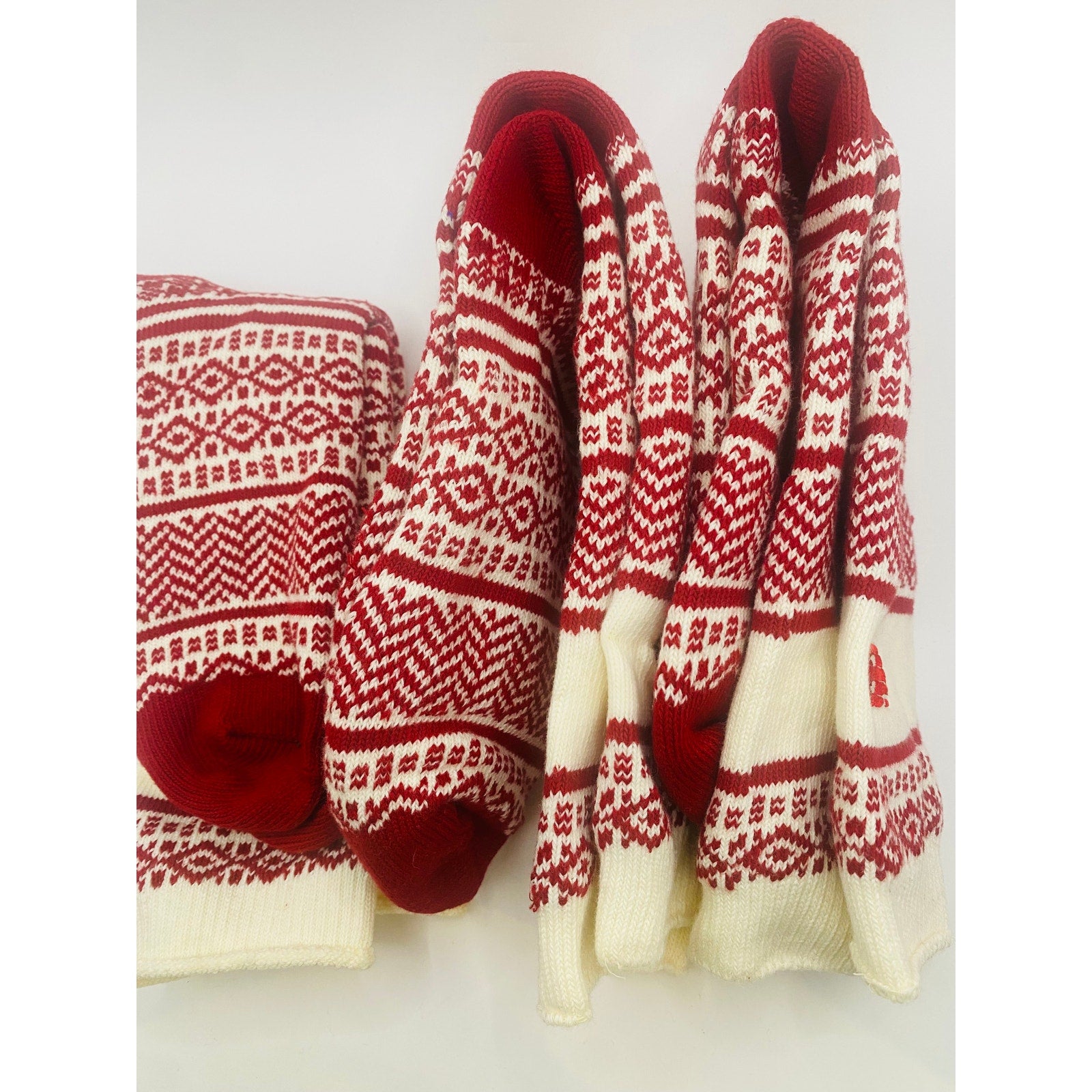 3 PAIR New Balance Holiday Crew socks Off-white and Red Geometric Pattern M/L