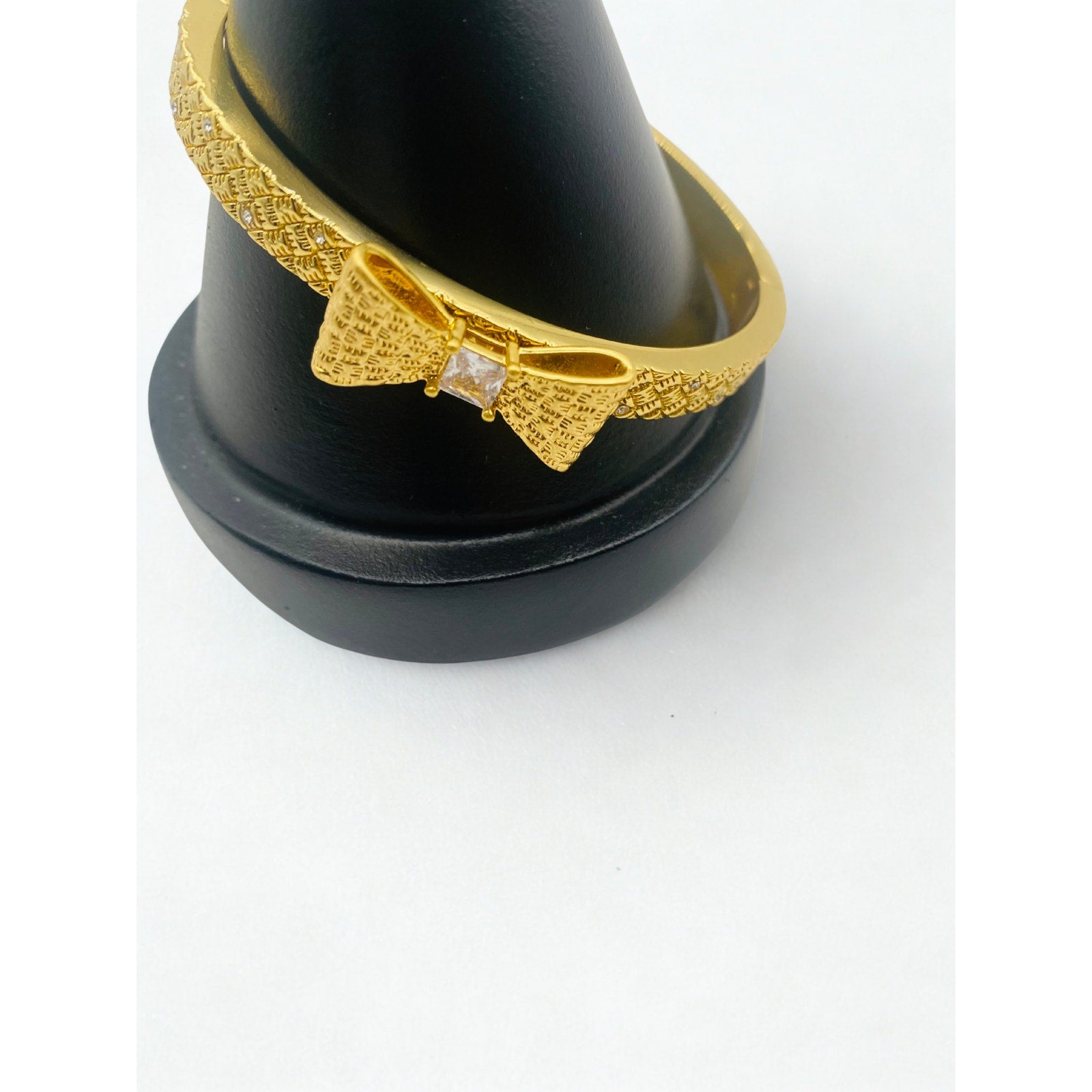 Kate Spade New York Wrapped In A Bow Hinged Bangle