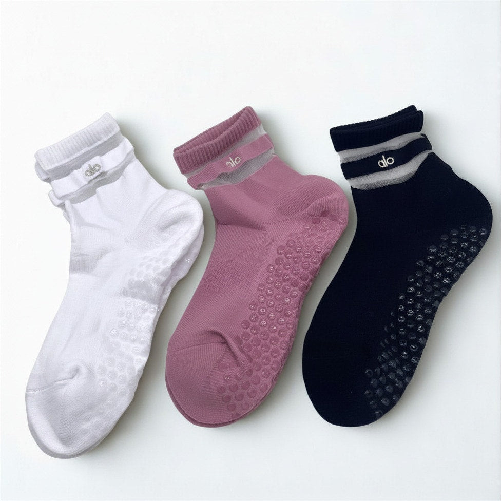 3 Pairs Alo Yoga Women's Pulse Grip Sock Size M for shoe size 6-10