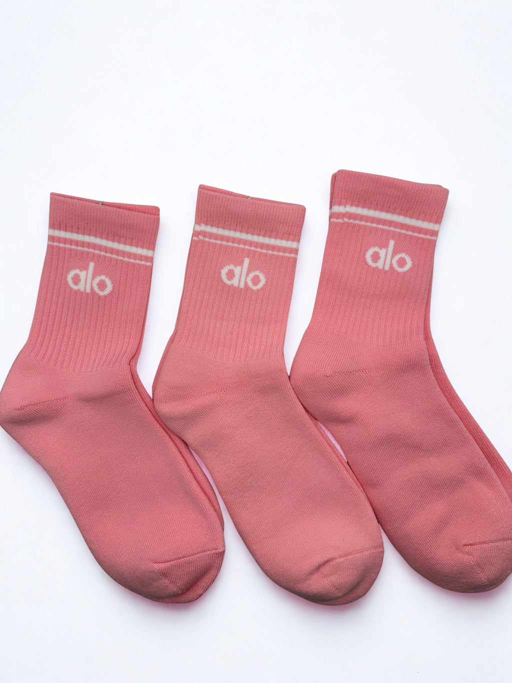 3 Pairs Alo Yoga Unisex Throwback Sock M/L fits sizes 8 – 11 Pink