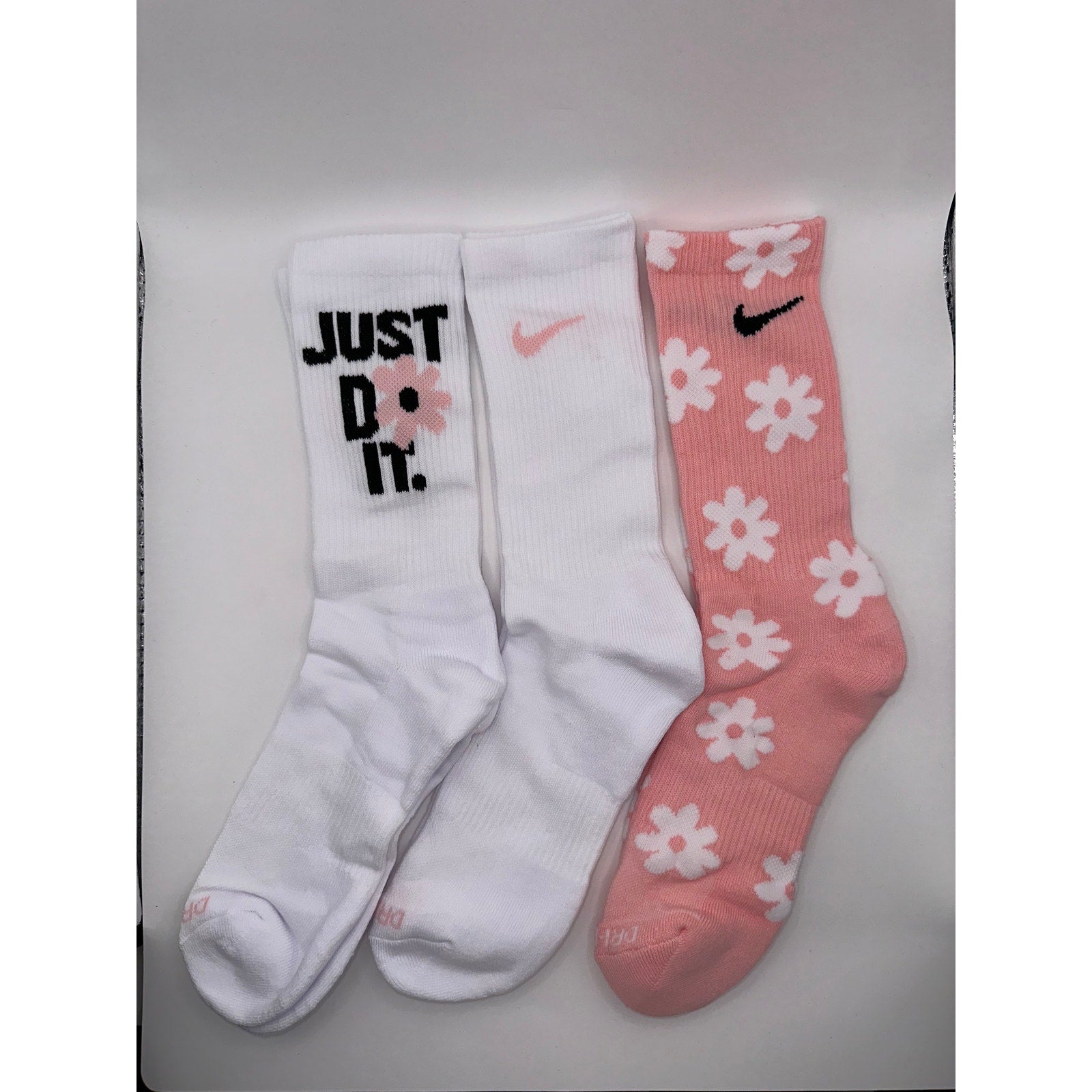 3 Pairs NWOT NIKE Floral Style Cotton Crew Socks Dri-Fit Size MEDIUM