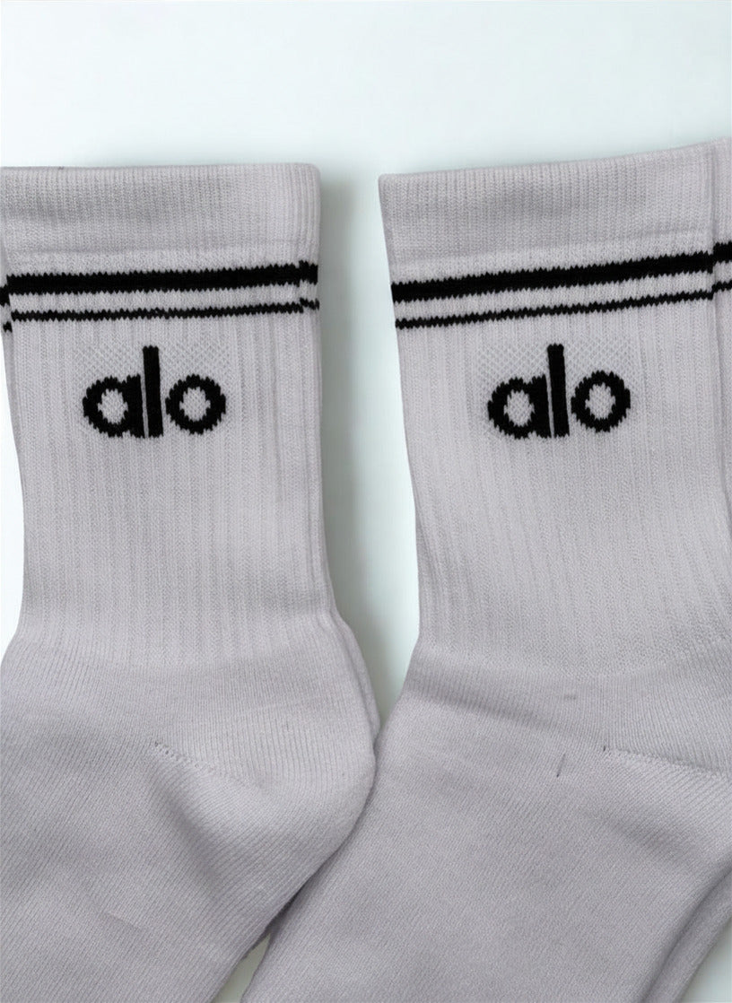 3 Pairs Alo Yoga Unisex Throwback Sock M/L fits sizes 8 – 11 White